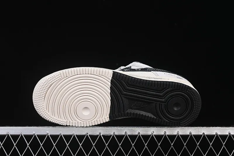 All categories Nk Air Force 1 Air Force series Nk Air Force 1 Low Air Force low top Nike Air Force 1'07 Low LV co-branded double spelled black graffiti Air Force 1 low top casual sneakers CX5050-Y06